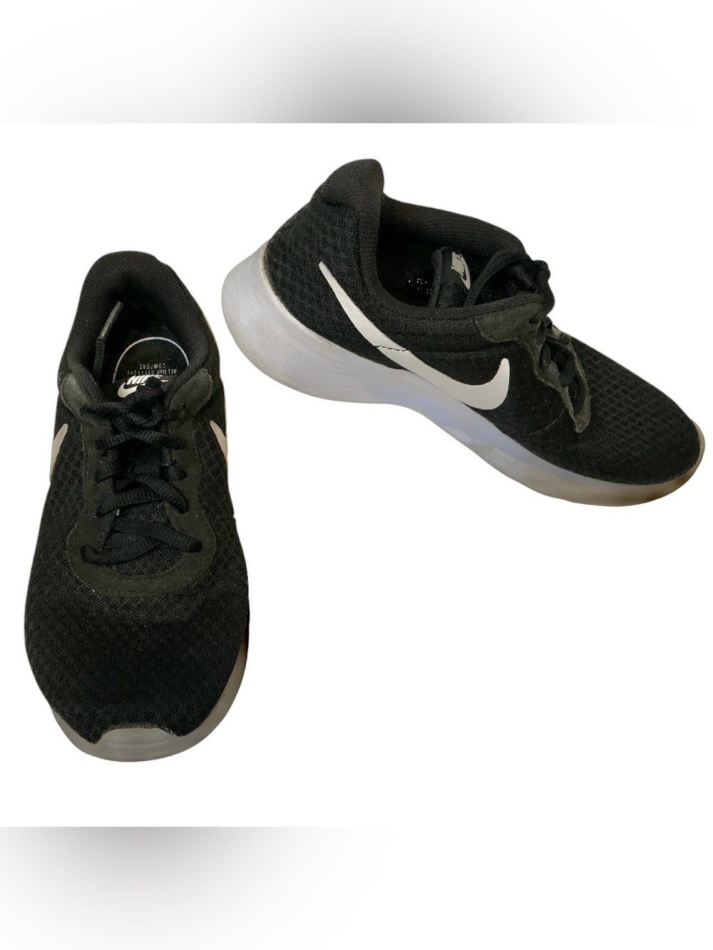 Nike Tanjun Women’s Size 7 Black White Lightweight Running Athletic Sneakers